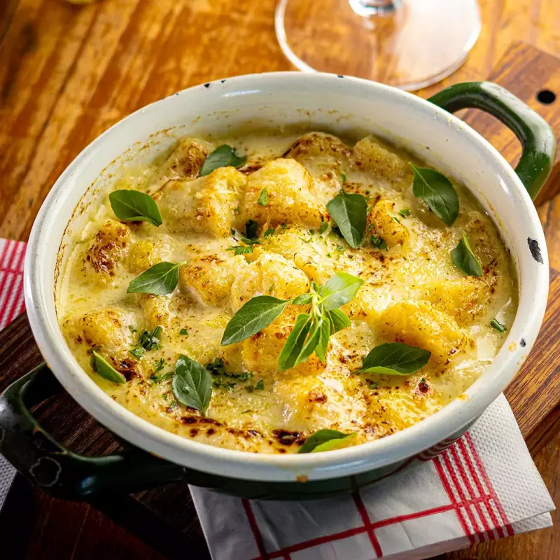 Gnocchi rústico recheado com muçarela
