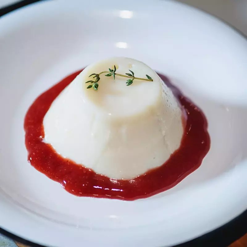 Panna cotta ao coulis de morango